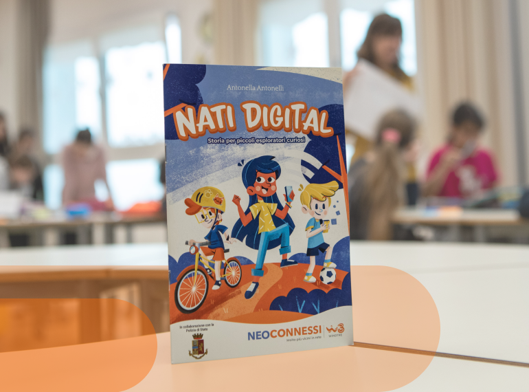 La favola Nati Digital appoggiata su un banco di scuola